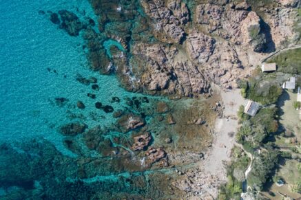 Sagone, Villa pieds dans l&rsquo;eau, 6 chambres, vue mer panoramique, accès plage à pied