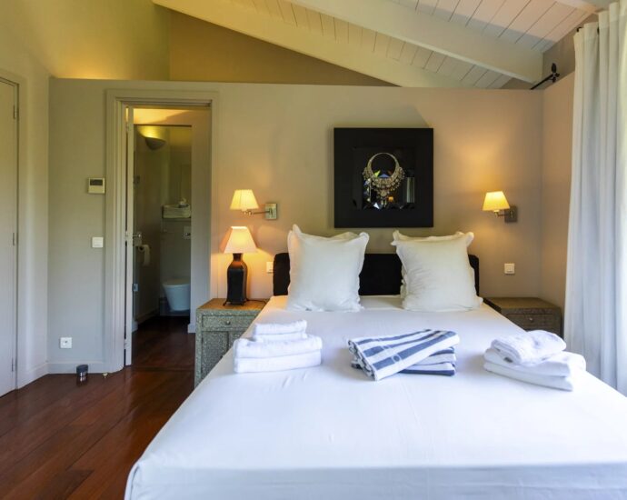 Porto Vecchio, Domaine de Cala Rossa, villa 6 chambres, piscine, vue mer, plage à pieds