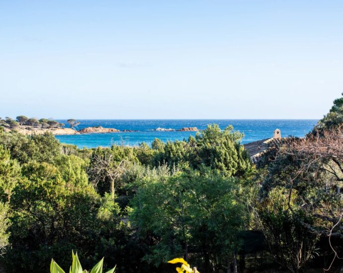 Porto Vecchio, Palombaggia, 3 bedroom villa, swimming pool, sea view and beach on foot