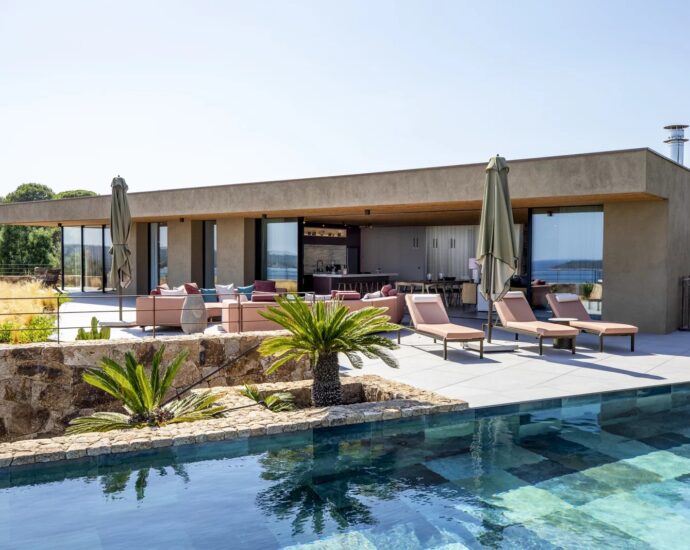 Sainte Lucie de Porto-Vecchio, Caramontinu, Private estate, 6-bedroom villa, swimming pool, sea view