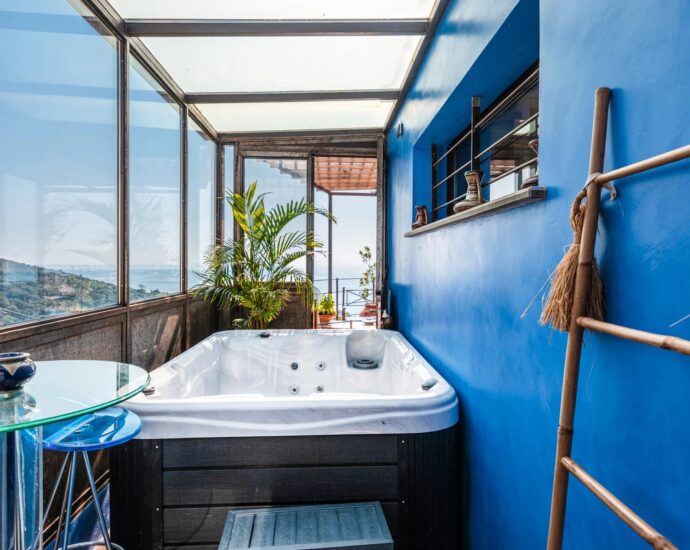 Erbalunga, 4 bedroom villa, panoramic sea view, pool