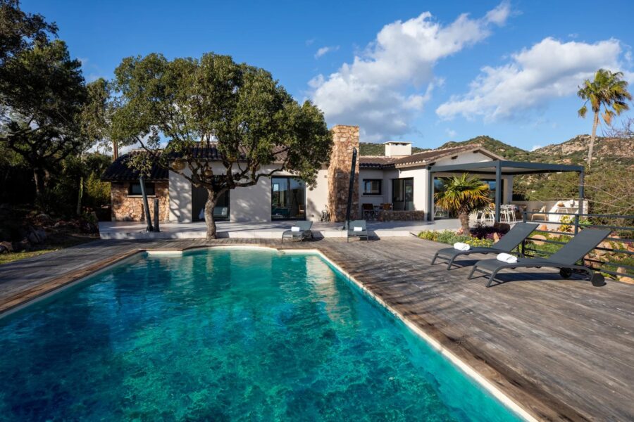 Porto Vecchio, Palombaggia, 3 bedroom villa, swimming pool, sea view and beach on foot