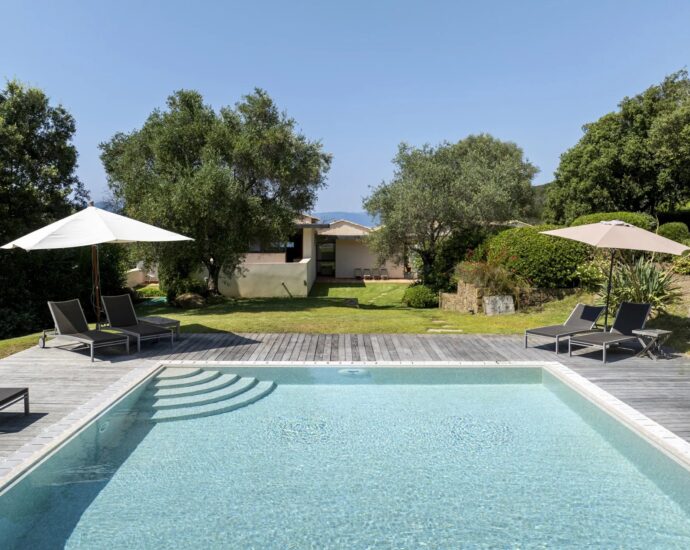 Coti-Chiavari, South Shore, 2 villas, Swimming pool, 7 bedrooms, sea view, walking distance to the beach.”