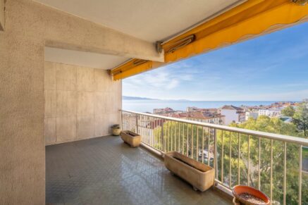 Exclusivité, Ajaccio, Appartement dans résidence privée, T2, terrasses, plage à pied
