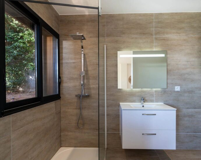 Exclusivité, Tarco, Villa vue mer,  8 chambres, piscine chauffée, salle de sport, proche plage