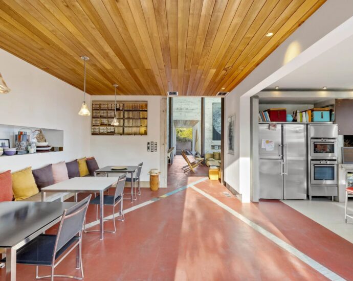 Palombaggia, villa pied dans l&rsquo;eau, 7 chambres, piscine à débordement, vue mer panoramique, plage à pied