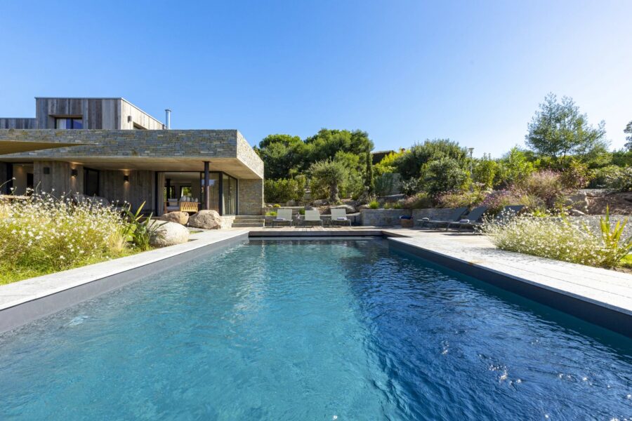 Arasu, villa 4 chambres, piscine chauffée, vue montagnes, proche plage