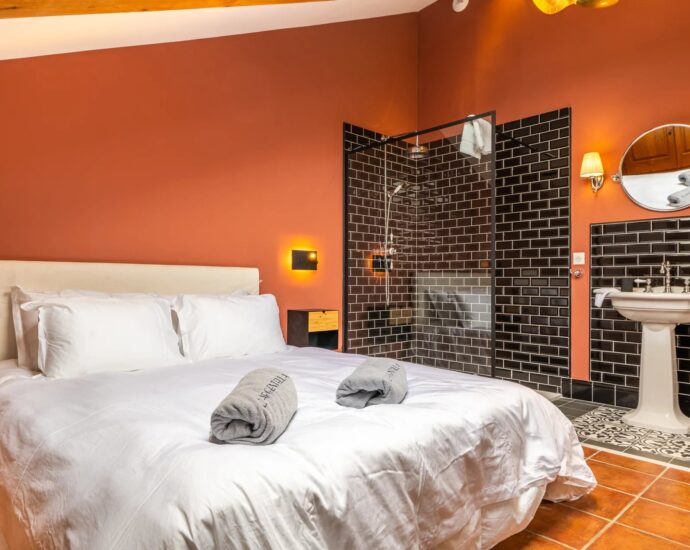 Galeria, Domaine privé, Villa pied dans l&rsquo;eau, 8 chambres, vue mer panoramique, piscine chauffée, proche de Calvi