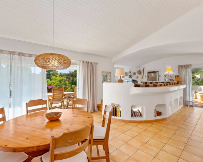 Porto Vecchio, Domaine de Cala Rossa, 5 bedroom villa, swimming pool, walking distance to the beach