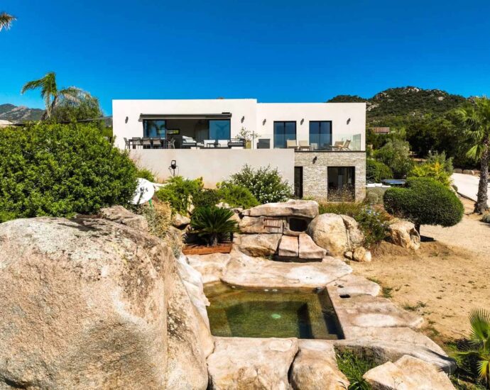 Porto-Vecchio, Villa 4 chambres, Vue panoramique mer et montagnes, piscine chauffée, proche plages