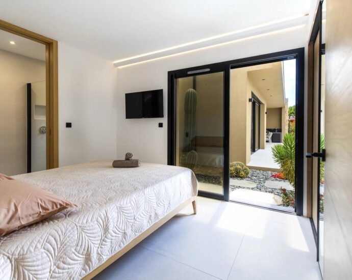 Lecci, Villa Contemporaine, 3 chambres, Piscine, Proche plage