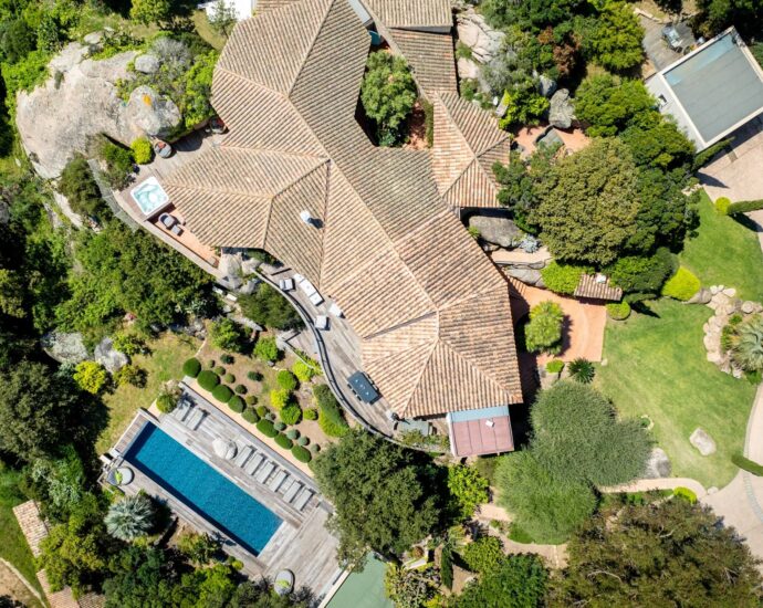 Bonifacio, Cala Longa , Villa 6 rooms, swimming pool, sea view, RL357 Marina Di Cavu