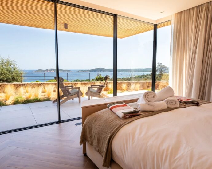 Sainte Lucie de Porto-Vecchio, Caramontinu, Private estate, 6-bedroom villa, swimming pool, sea view