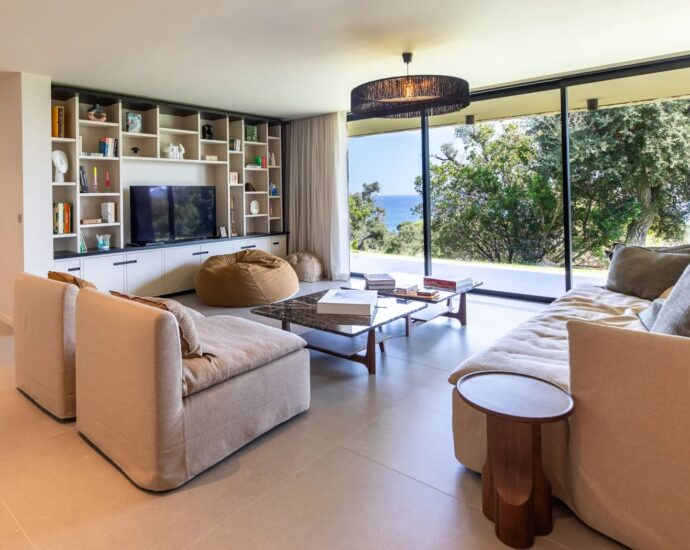 Sainte Lucie de Porto-Vecchio, Caramontinu, Private estate, 6-bedroom villa, swimming pool, sea view