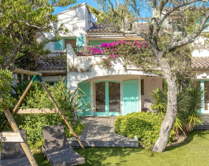 Porto Vecchio, Domaine de Cala Rossa, 5 bedroom villa, swimming pool, walking distance to the beach