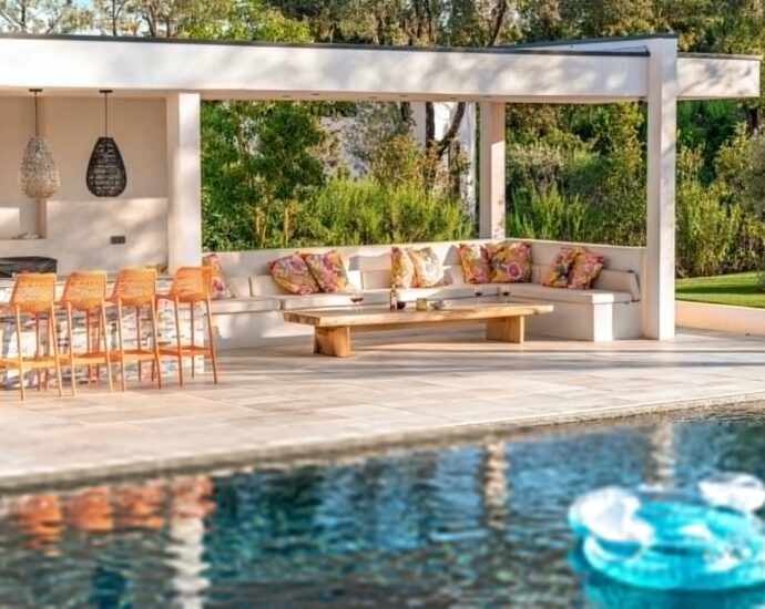 Private estate, 5-bedroom villa, swimming pool, close to the beach