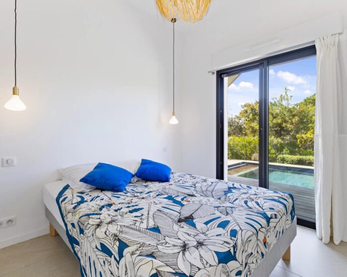 Porto-Vecchio, Domaine de Cala Rossa, villa 6 bedrooms, swimming pool and nearby the beach, Villa Cala Rossa RL304