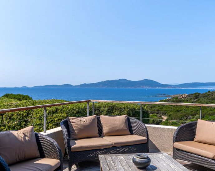 Coti-Chiavari, South Shore, 2 villas, Swimming pool, 7 bedrooms, sea view, walking distance to the beach.”