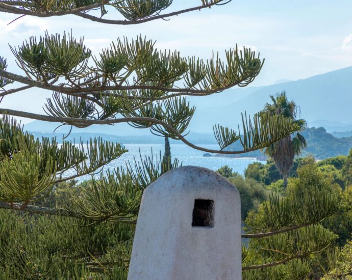 Porto Vecchio, Domaine de Cala Rossa, 5 bedroom villa, swimming pool, walking distance to the beach