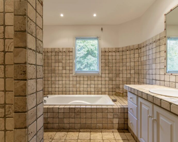 Porto-Vecchio, Domaine de Cala Rossa, 4 bedroom villa, swimming pool, walking distance to the beach