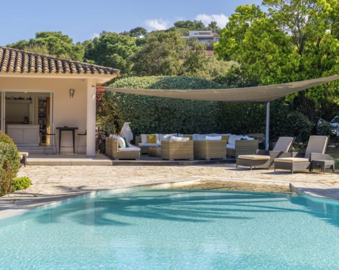 Porto-Vecchio, Domaine de Cala Rossa, 4 bedroom villa, swimming pool, walking distance to the beach