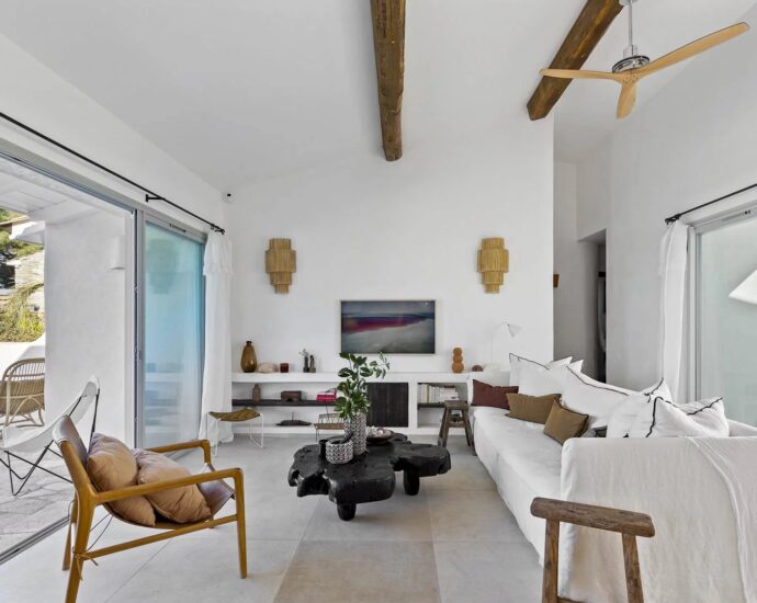 Porto-Vecchio, Domaine de Cala Rossa, villa pied dans l’eau, vue mer panoramique, 5 chambres, plage à pied