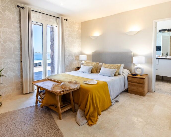 Bonifacio, Piantarella, 6-Bedroom Villa with Pool and Sea View, Beach Within Walking Distance