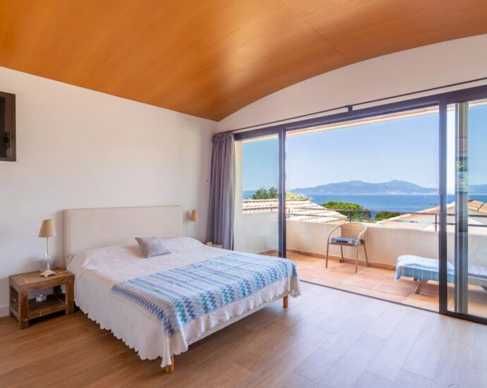 Coti-Chiavari, South Shore, 2 villas, Swimming pool, 7 bedrooms, sea view, walking distance to the beach.”