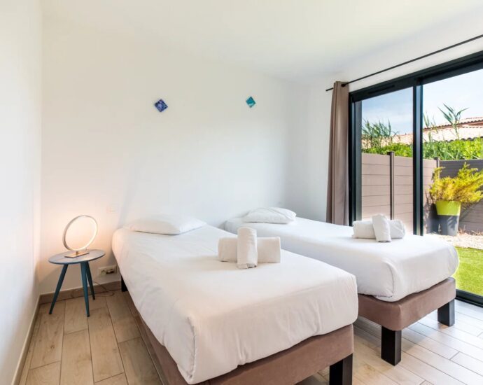 Lecci, Cala Rossa, Villa de 3 chambres avec piscine chauffée et plage à pieds