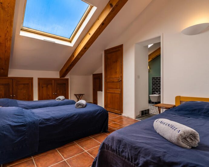 Galeria, Domaine privé, Villa pied dans l&rsquo;eau, 8 chambres, vue mer panoramique, piscine chauffée, proche de Calvi