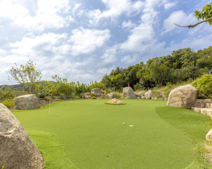 Bonifacio, Villa 5 chambres, piscine chauffée, practice de golf, vue montagne panoramique, proche plages