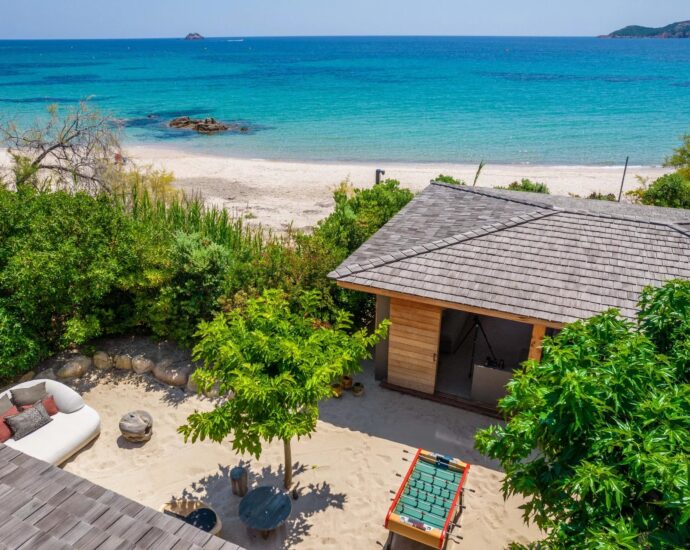 Caramontino, 6 bedrooms, pool, in front of the beach