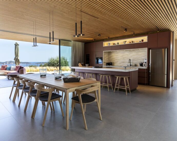 Sainte Lucie de Porto-Vecchio, Caramontinu, Private estate, 6-bedroom villa, swimming pool, sea view