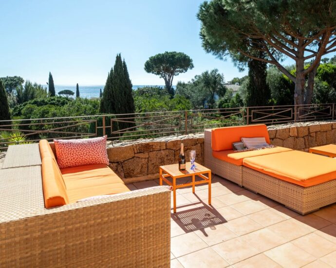 Capicciola, villa 5 chambres, piscine, vue mer, plage à pied