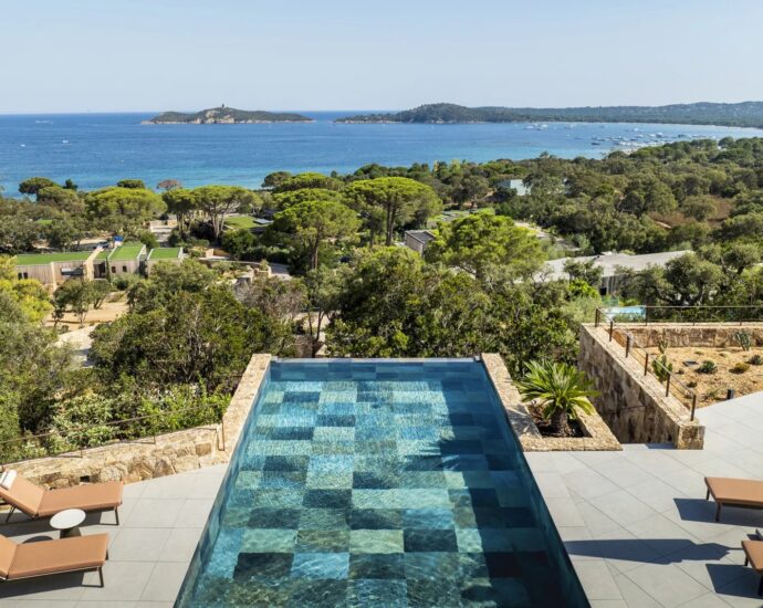 Sainte Lucie de Porto-Vecchio, Caramontinu, Private estate, 6-bedroom villa, swimming pool, sea view