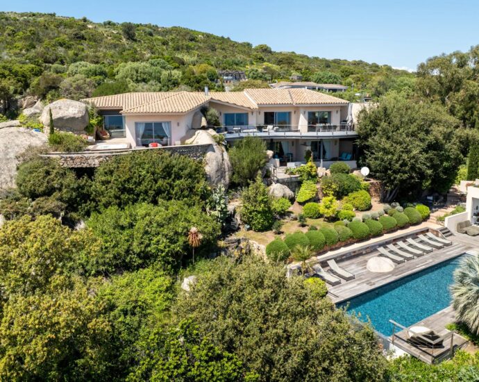 Bonifacio, Cala Longa , Villa 6 rooms, swimming pool, sea view, RL357 Marina Di Cavu