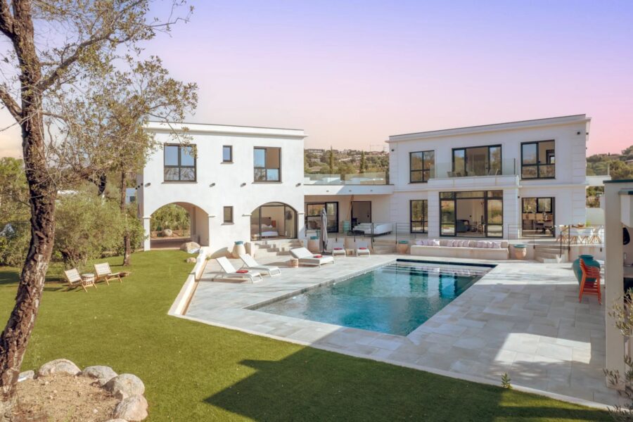 Private estate, 5-bedroom villa, swimming pool, close to the beach