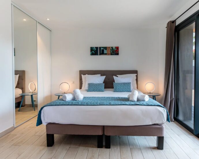 Lecci, Cala Rossa, Villa de 3 chambres avec piscine chauffée et plage à pieds