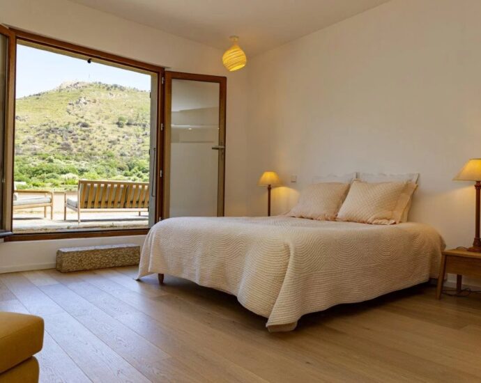 Pigna, villa d&rsquo;architecte, 4 chambres, vue village et montagne