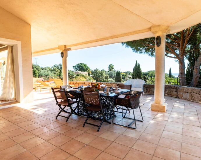 Capicciola, villa 5 chambres, piscine, vue mer, plage à pied