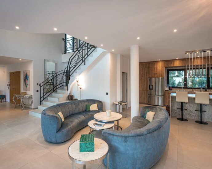 Private estate, 5-bedroom villa, swimming pool, close to the beach