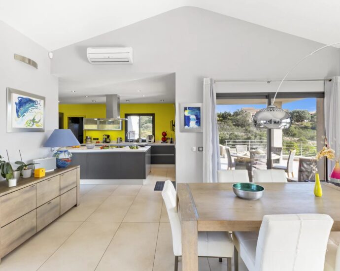 Porto vecchio, Palombaggia, villa 5 bedrooms, sea view, pool and nearby the beach,