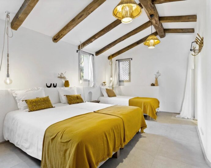 Porto-Vecchio, Domaine de Cala Rossa, villa pied dans l’eau, vue mer panoramique, 5 chambres, plage à pied