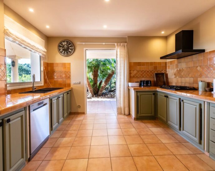 Capicciola, villa 5 chambres, piscine, vue mer, plage à pied