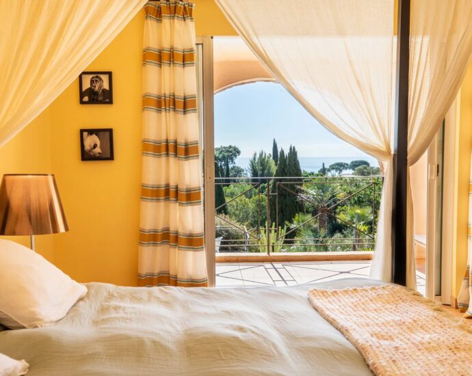 Capicciola, villa 5 chambres, piscine, vue mer, plage à pied