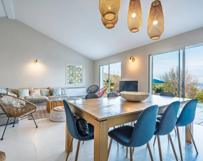 Saint-Florent, Villa vue mer panoramique, 4 chambres, appartement indépendant, piscine à débordement, proche plage