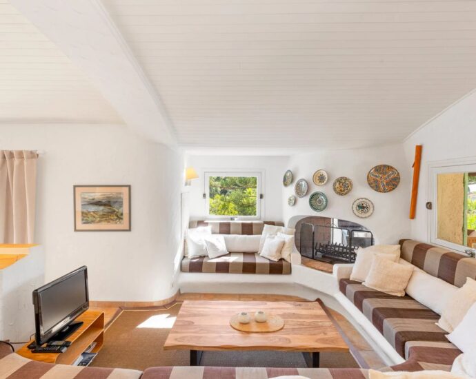 Porto Vecchio, Domaine de Cala Rossa, 5 bedroom villa, swimming pool, walking distance to the beach