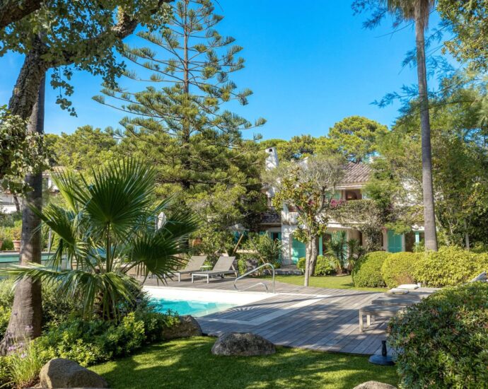 Porto Vecchio, Domaine de Cala Rossa, 5 bedroom villa, swimming pool, walking distance to the beach