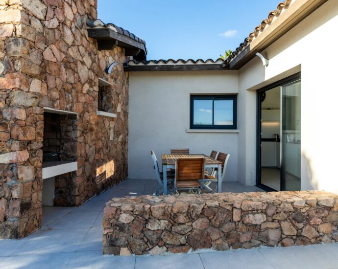 Porto Vecchio, Palombaggia, 3 bedroom villa, swimming pool, sea view and beach on foot