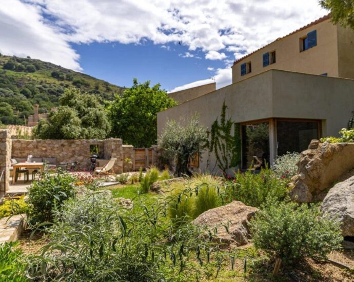 Pigna, villa d&rsquo;architecte, 4 chambres, vue village et montagne